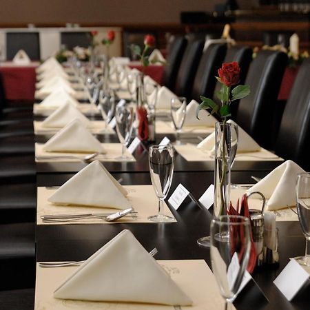 Hotel Zlata Stika 파르두비체 외부 사진