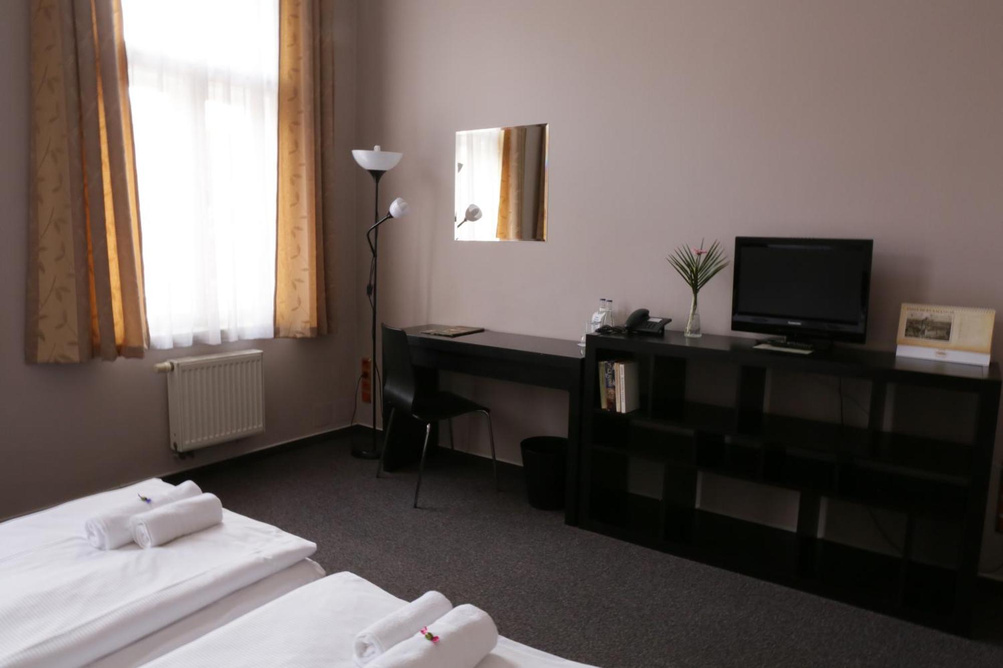Hotel Zlata Stika 파르두비체 외부 사진