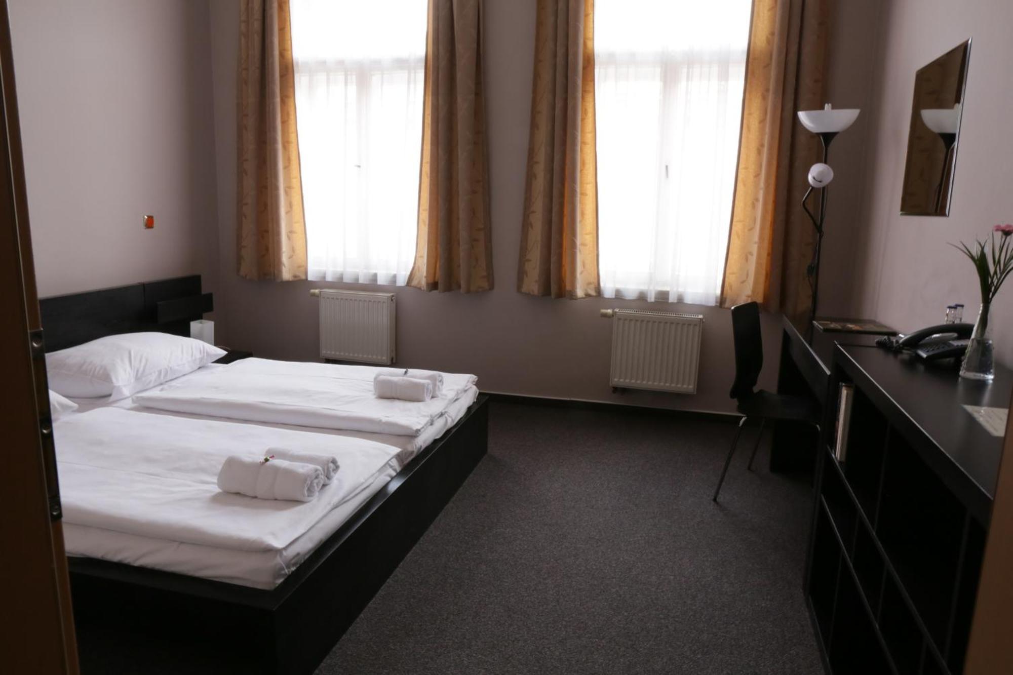 Hotel Zlata Stika 파르두비체 외부 사진