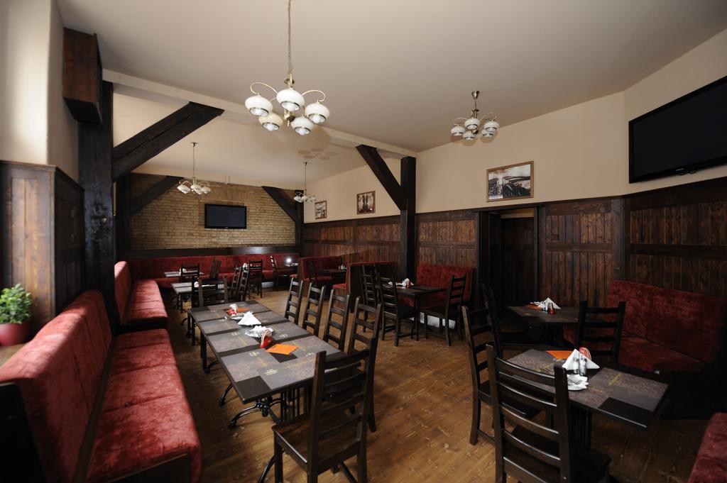 Hotel Zlata Stika 파르두비체 외부 사진