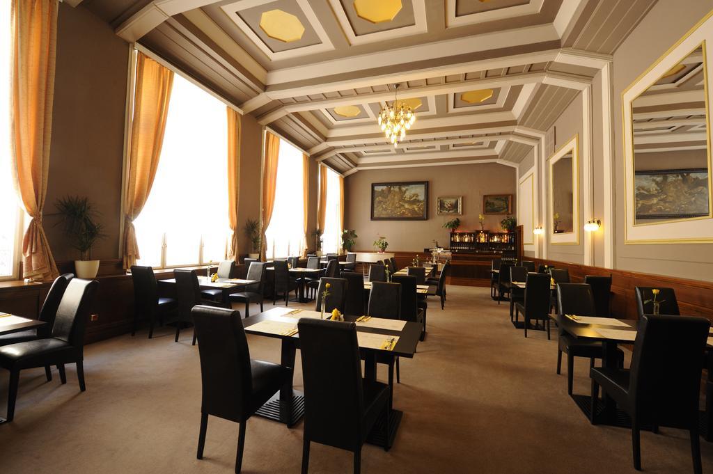 Hotel Zlata Stika 파르두비체 외부 사진